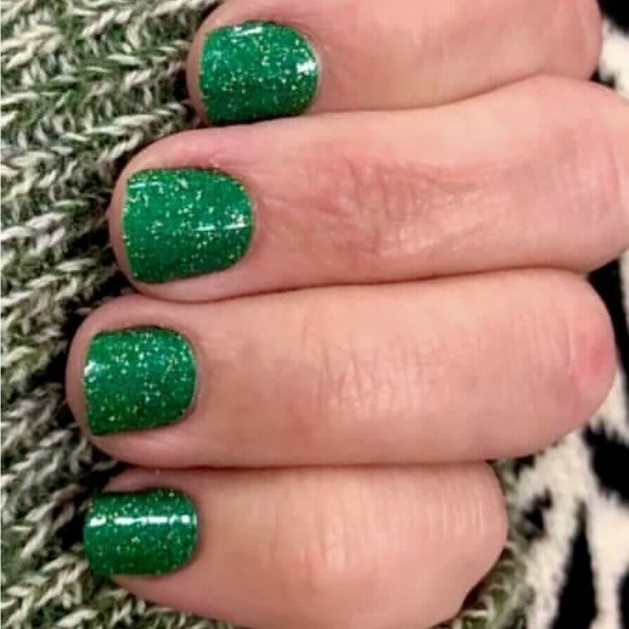 *Retired* Color Street: Queen of Green | St. Patrick’s Day Gold Glitter Holiday - Picture 7 of 12